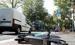 Eine 32-jährige Frau ist einen Tag nach einem Sturz mit einem Miet-E-Scooter in Paderborn gestorben. Grund dafür kann ein Schädel-Hirn-Trauma gewesen sein, sagt die Leitende Notärztin Julia Lehmler. - Symbolfoto: Jens Reichenbach
