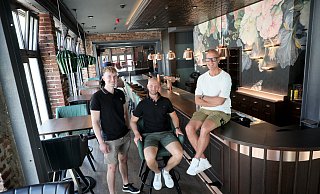 René Lüke, Matthias Uhlen und Lars Uhlen nehmen Abschied von der gastronomischen Idee "Wohnzimmer". - Frank-Michael Kiel-Steinkamp