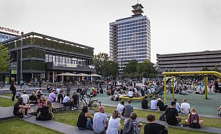 Sonne von oben, warmer Asphalt von unten und Live-Musik von vorne - das ist der Kesselbrink. Auch. - Jörg Dieckmann