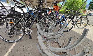 Nicht nur die Fahrradständer am städtischen Gymnasium sind Felgenkiller. Sie werden ausgetauscht. Das ist auch an den Grundschulen geplant. - Anastasia von Fugler