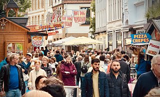 Alles voll in der Bielefelder City am letzten Leinewebertag. - Mike-Dennis Müller