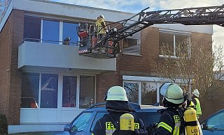 Feuerwehrleute mussten mit Atemschutz in das Kita-Gebäude. - Florian Weyand