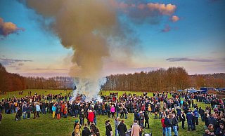 Bilder aus vergangenen Tagen: So sah es 2015 beim Osterfeuer am Obersee aus. - Sarah Jonek