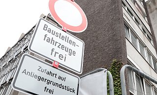 Die Zufahrt ist nur für Anlieger und Baustellenfahrzeuge erlaubt. - Holger Kosbab