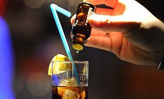 K.O.Tropfen sind im Blut der Opfer nur für wenige Stunden nach der Einnahme nachweisbar. (Themenbild) - Verwendung weltweit
