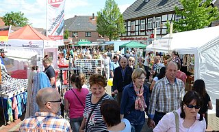 Die Innenstadt wird zur Fußgängerzone: Bei Veranstaltungen wie den Sommertagen oder dem Trödelmarkt ist in Rahdens Zentrum immer viel los. - Archiv Joern Spreen-Ledebur