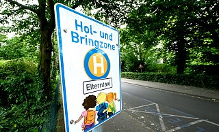 Die Hol- und Bringzone an der Grundschule Kattenstroth hat sich im Kampf gegen das Elterntaxi-Problem bewährt. - Andreas Frücht