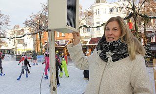 Staatsbad-Geschäftsführerin Beate Krämer vor der Eisbahn, für die der Veranstalter Gema-Gebühren abführt. - Ulf hanke