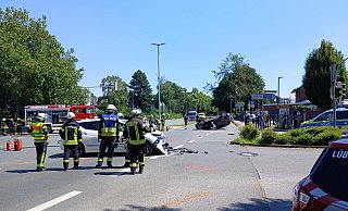 Am Mittwochmittag rücken die Einsatzkräfte zur B65 zwischen Lübbecker Hallenbad und Stadthalle aus. - Frank Hartmann