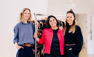 Freuen sich auf die Kleidertauschparty (vl): Julitta Mazhiqi, Tijen Sagir und Samira Kuljurgis. - BESIM MAZHIQI