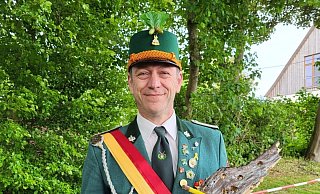 Thomas Buschmeyer bezwang den Vogel. - Heimatschutzverein Grundsteinheim