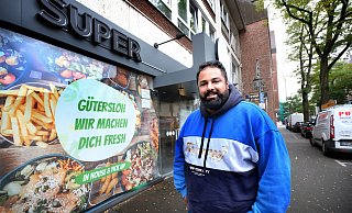 Krijan Selvarajah betreibt schon an der Schloßhofstraße in Bielefeld ein "Superbowl"-Restaurant. In Kürze geht es in der zweiten Filiale in der Gütersloher Innenstadt los. - Andreas Frücht