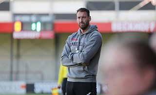 Trainer Mitch Kniat konnte mit der Leistung seiner Mannschaft im Freundschaftsspiel gegen den SC Wiedenbrück nicht zufrieden sein. Mit Pech hätte das Ergebnis sogar noch um ein Tor höher ausfallen können. - Daniel Bremehr