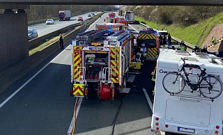 Der Fahrer des Wohnmobils kam bei dem tragischen Unfall ums Leben. - Feuerwehr Porta/Dominik Duensing