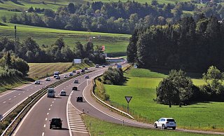 Auf der A2 ist ein Lkw negativ aufgefallen. - Pixabay