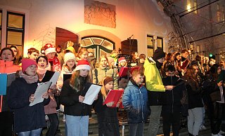 Auch die Rahdener Tonleiterspatzen trugen zum musikalischen Programm am Schloss Benkhausen bei. - Klaus Frensing