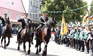 Beim Steinheimer Schützenfest wird traditionell geritten. - Madita Schellenberg
