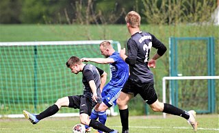 Derbysieger: Der SV Enger-Westerenger mit Phillip Überschär gewann das Nachbarschaftsduell beim SC Enger mit 5:2. - Yvonne Gottschlich