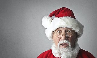 Der neue Nikolaus verteilte in Versmold Süßigkeiten-Tüten an die Kinder. Irgendjemand muss währenddessen oder danach einen Karton von der Bühne gestohlen haben - Symbolfoto/Pixabay