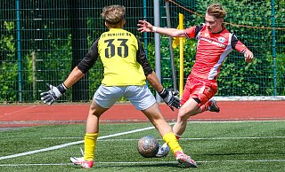 Samuel Wolker (r.) traf im Spiel seiner DSC-U16 gleich drei Mal gegen den SC Münster 08. - Andreas Zobe