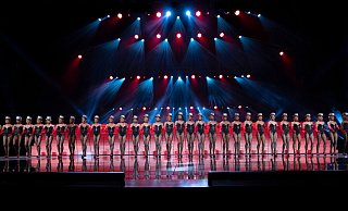 Die Kickline ist fester Bestandsteil der Show im Friedrichstadt-Palast. - Julia Terjung/ZDF
