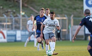 Torschütze: Adrian Bravo Sanchez vor Jan-Luca Liehr. - Benjamin Bueschenfeld