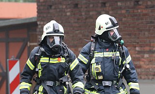Mehr als 50 Einsatzkräfte von Feuerwehr und Rettungsdienst wurden zu einem Einsatz am Alten Güterbahnhof alarmiert. Das es sich um eine Übung handelt erfuhren die Einsatzkräfte erst während des laufenden Einsatzes. - Claus Frickemeier
