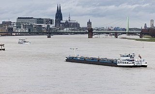 Der Wasserpegel des Rheins überschreitet die Marke von sechs Metern. - Rolf Vennenbernd