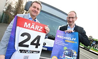 Geschäftsführer Oliver Eikenberg (l.) und René Möller, Bereichsleiter für Verkehrsleitung und -planung sowie stellvertretender Betriebsleiter, freuen sich auf die Einführung des Zukunftsnetzes am 24. März. - Rajkumar Mukherjee