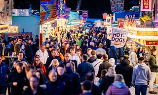 Wieviele Menschen sind aktuell auf der Pollhans-Kirmes? Mithilfe smarter Technologien könnte das in Erfahrung gebracht werden. - Besim Mazhiqi