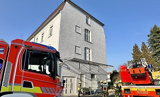 Zu einem gemeldeten Zimmerbrand mit Menschenleben in Gefahr rückte die Feuerwehr Paderborn zum Franziskanerkloster an der Westernstraße aus. - © 2024 Ralph Meyer. Alle Inhalte urheberrechtlich geschützt.