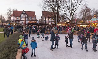 Die Schlittschuhbahn kann dank einiger Sponsoren wieder kostenfrei genutzt werden. - JAMFUN
