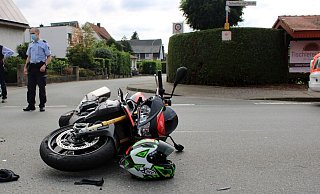 Die Aprilia des Bünders blieb auf der Fahrbahn liegen. - Polizei Herford