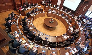 Im Ratssaal fallen die für Herford wichtigen Entscheidungen. Die CDU-Ratsfraktion muss ihre Probleme in den Griff bekommen. - Frank-Michael Kiel-Steinkamp