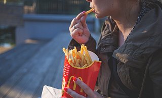 Fritten-Fans aus Beverungen könnten zukünftig häufiger in den Genuss von McDonald's-Gerichten kommen. Denn der Fast-Food-Riese will sein drittes Restaurant im Kreis Höxter eröffnen. - Symbolbild: Pixabay/Pexels