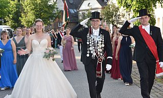 Das Jungkönigspaar Sven und Kira Schafer ist gemeinsam mit seinem Hofstaat am Freitag und Samstag im Umzug als Paare mit dabei. - Thomas Kube