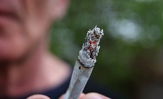 Der öffentliche Konsum von Cannabis ist seit dieser Woche legal - allerdings nicht überall. - dpa