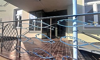 Der Eingang zur ehemaligen Eisenhoitschule in der Warburger Altstadt. - Simone Flörke