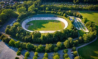 Die Radrennbahn im Bielefelder Osten war einst das größte Stadion der Stadt. Heute kann nur die Nordtribüne genutzt werden. - Mike-Dennis Mller / www.mdm.photo
