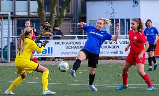 Arminia Bielefelds Sophia Pauli (Mitte) erzielte gegen die SGS Essen beide DSC-Tore in der Regionalliga. - Andreas Zobe