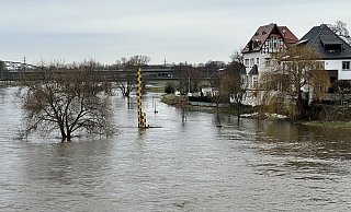 Die Weser führt derzeit deutlich mehr Wasser, als sonst. - Patrick Schwemling