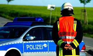 Die A44 musste für die Bergungs- und Aufräumarbeiten stundenlang gesperrt werden. - Symbolfoto: Pixabay