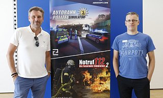 Produktmanager Dirk Ohler und Entwickler Carsten Widera-Trombach stellen die neue Version der Feuerwehrsimulation Notruf 112 vor. - Janina Pietruschka