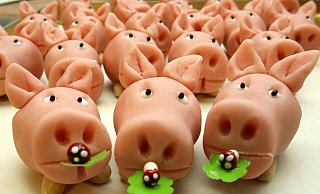 Auch Marzipanschweinchen mit Kleeblättern können glücklich machen. Die NW sucht Ihren Moment 2022. - Patrick Seeger