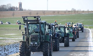 Proteste ohne Ende: Tausende Landwirte im kreis Höxter demonstrierten an Montag gegen die Kürzung beim Agrardiesel. Der heimische CDU-Politiker Christian Haase stimmte unter bestimmten Bedingungen dafür. - David Schellenberg