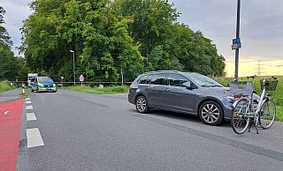 Auf der Holler Straße in Gütersloh wurde am Dienstagnachmittag eine Radfahrerin von einem Auto erfasst. - Philipp Kersten