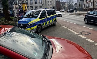 Die Radlerin wurde auf die Motorhaube geschleudert und prallte mit dem Kopf gegen die Windschutzscheibe. - Jens Reichenbach Die Radlerin wurde auf die Motorhaube geschleudert und prallte mit dem Kopf gegen die Windschutzscheibe. - Jens Reichenbach