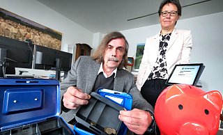 Bürgermeister Norbert Morkes und die stellvertretende Kämmerin Silvia Pöhler stellen die Eckdaten des Haushaltsentwurfes 2023 vor. Das Geld ist knapp, die Kassen leer. - Andreas Frücht