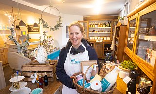 Andrea Strothlüke bietet in Ihrem Hofladen Milchprodukte und Regionales an. - Mike-Dennis Müller / www.mdm.photo