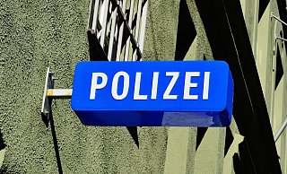 Die Polizei sucht jetzt öffentlich nach vier Einbrechern. - Pixabay (Symbolbild)